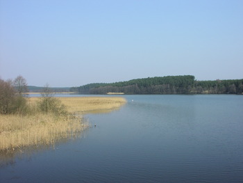 Blau gekennzeichneter Fußwanderweg