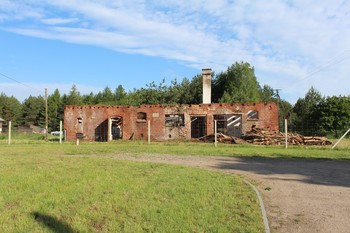 fot. Budynek inwentarski po rozbiórce więźby