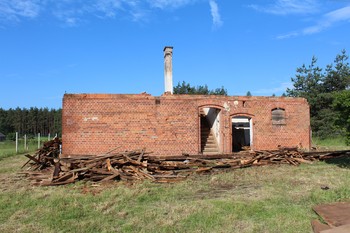 fot. Budynek inwentarski po rozbiórce więźby